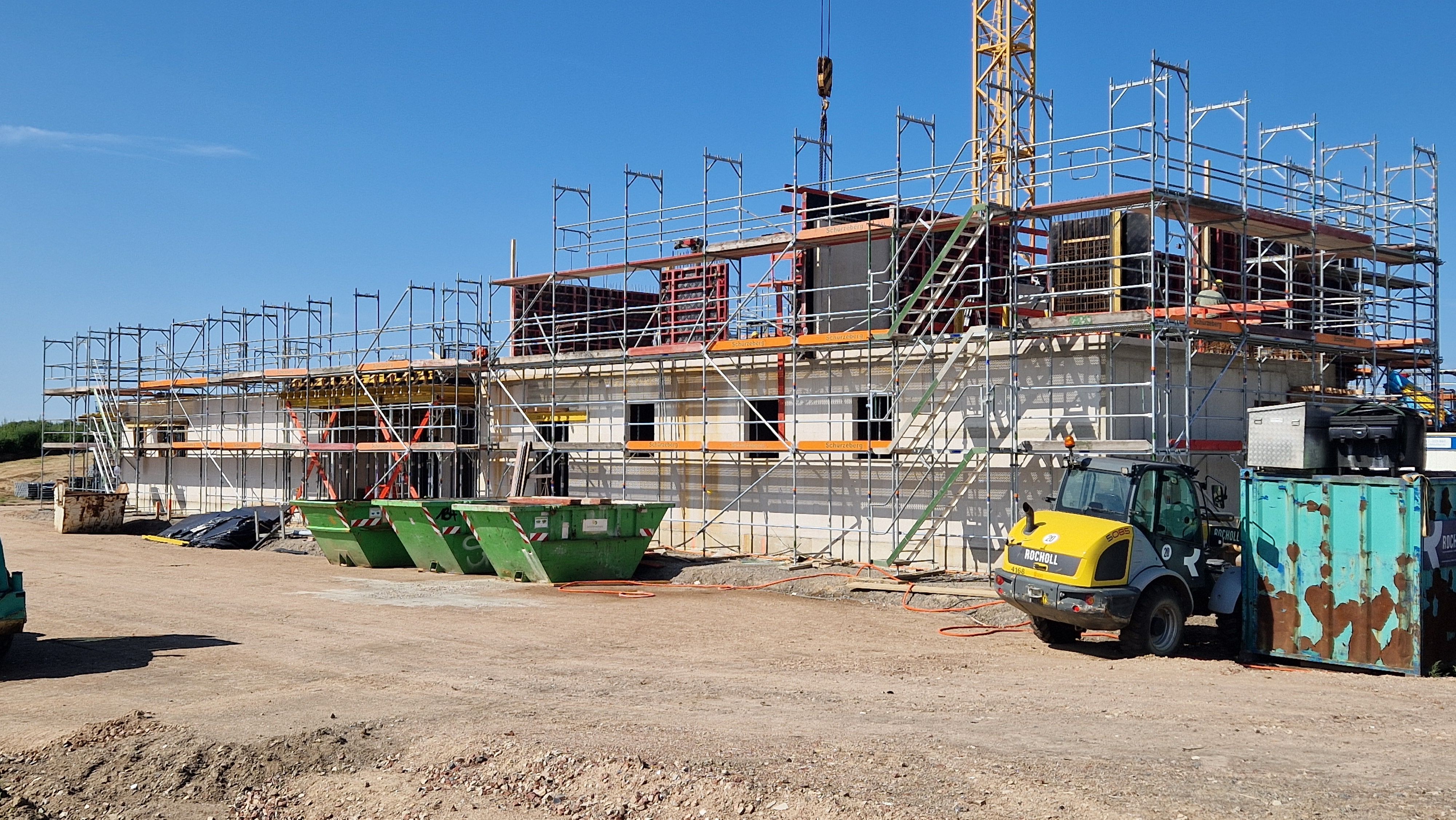 Neubau eines Pflegeheims in Kempen

Baubeginn: Juni 2025
Leistung: Rohbau, Fenster, WDVS, Dachdecker