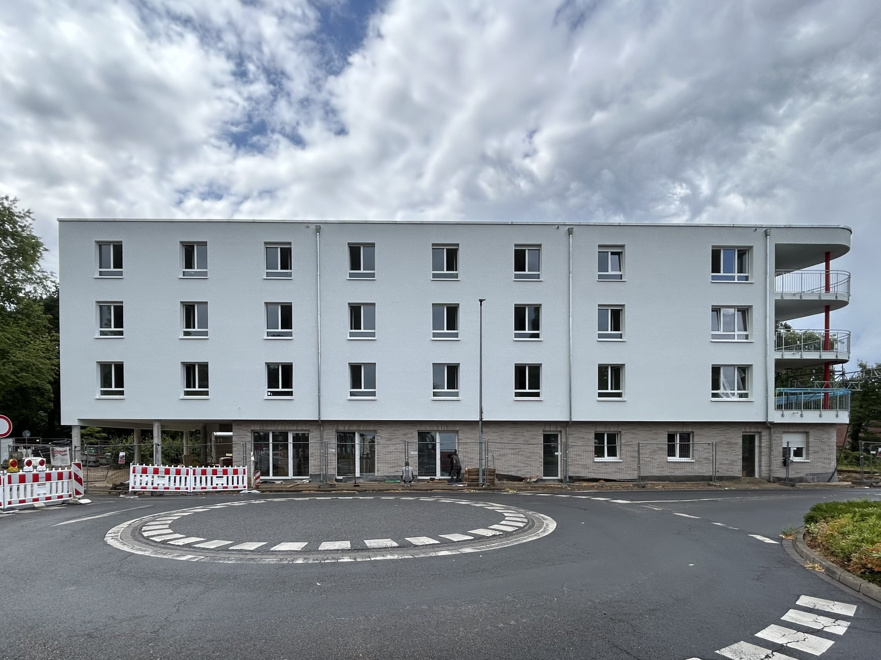 Maco 1927
                        50668 Köln - Revitalisierung, Umbau und Erweiterung eines Altbaus hin zu neuem Büro- und Gewerberaum

                        Baubeginn: Januar 2025
                        Leistung: Rückbauarbeiten / Neubau und Sanierung / Aufstockung und Erweiterung im Holzbau